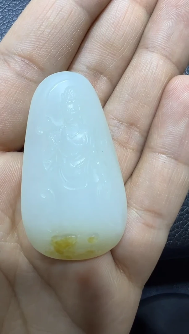 吊坠(赠链)未镶嵌和田玉金山糖白观音挂件（产地直发）