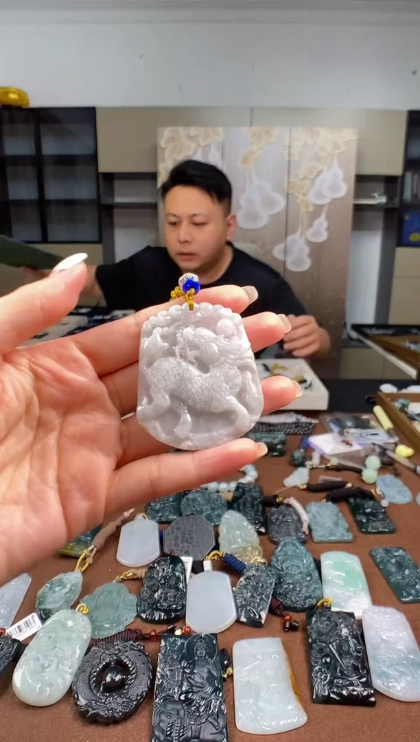 颈饰未镶嵌翡翠多样性发其一