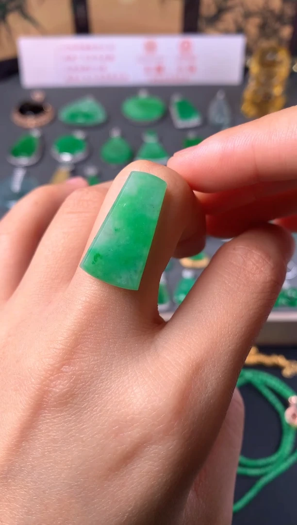 未镶嵌定制翡翠裸石（镶嵌定制）