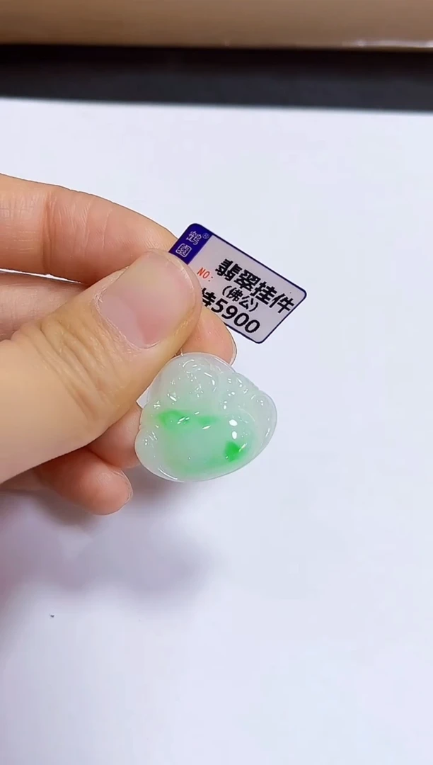 颈饰未镶嵌翡翠挂件