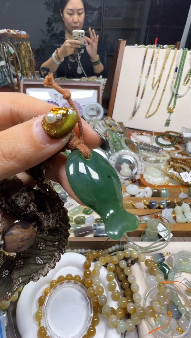 吊坠(赠链)未镶嵌和田玉碧玉小鱼鱼