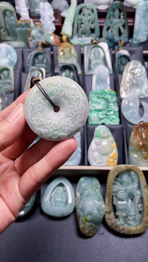 颈饰未镶嵌翡翠9  天然翡翠a货  仿古平安扣