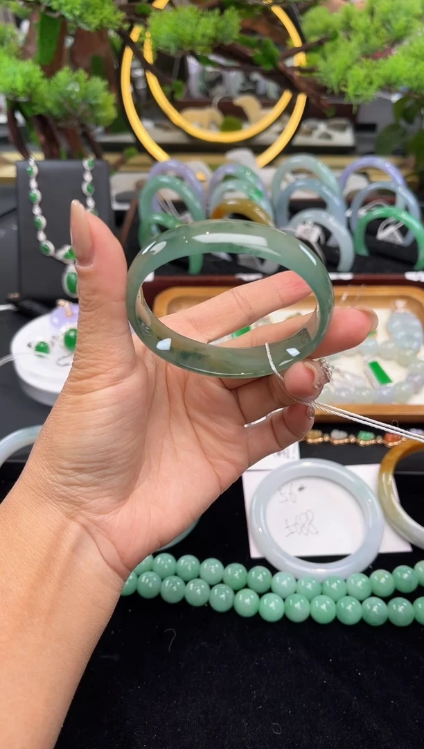 未镶嵌手镯翡翠手镯
