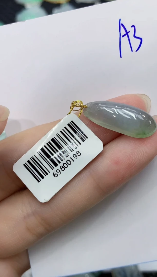 翡翠18K金镶嵌颈饰111111111