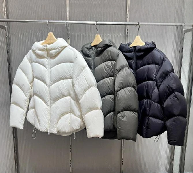 原单2025冬新品白鸭绒羽绒服百搭泡芙宽松连帽女装P0C10440