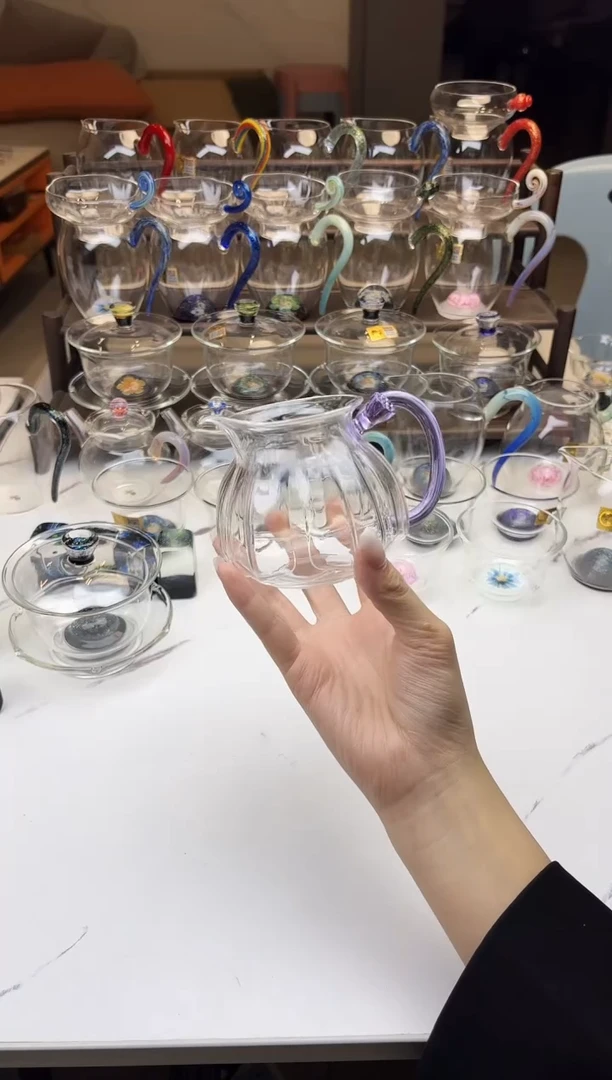 手工艺品玻璃禾器莲君紫色普通盒