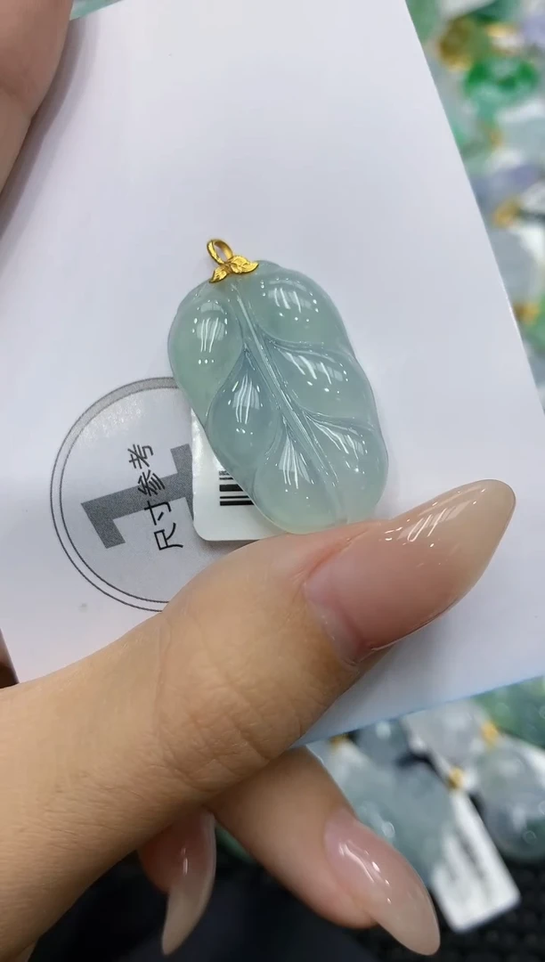 颈饰18K金镶嵌翡翠111111111111
