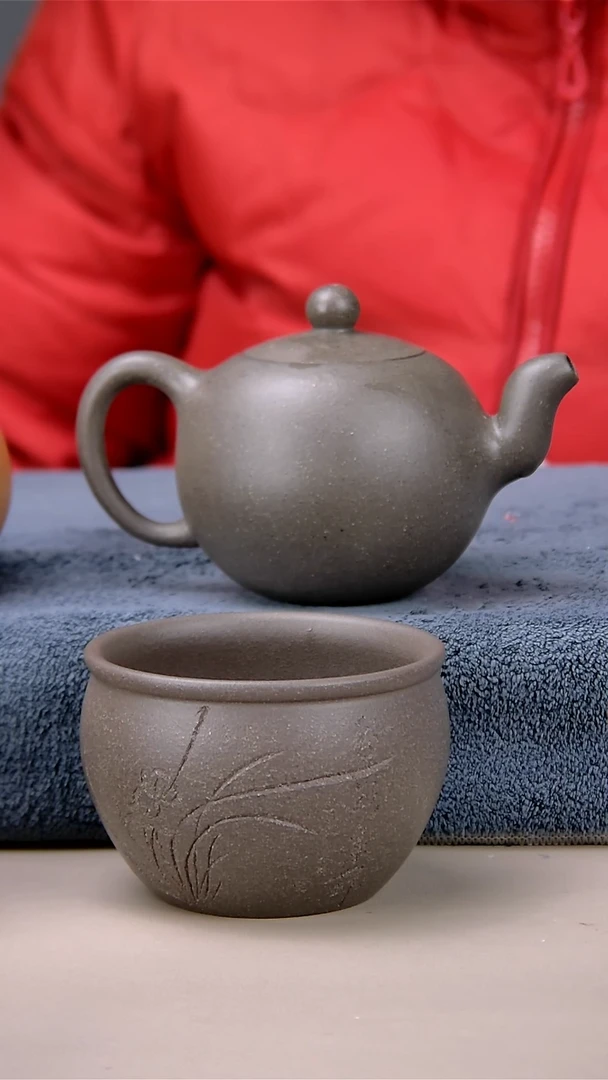 【闪购商品】紫砂茶壶200一粒  㙰壳甭  三个杯子