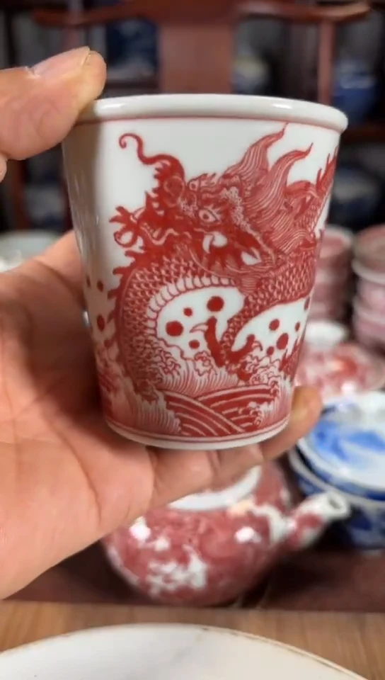柴窑釉里红龙纹杯杯