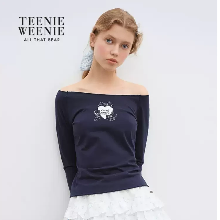 TEENIEWEENIE bearnova2025一字肩俏皮印花长袖T恤YTLA253807B