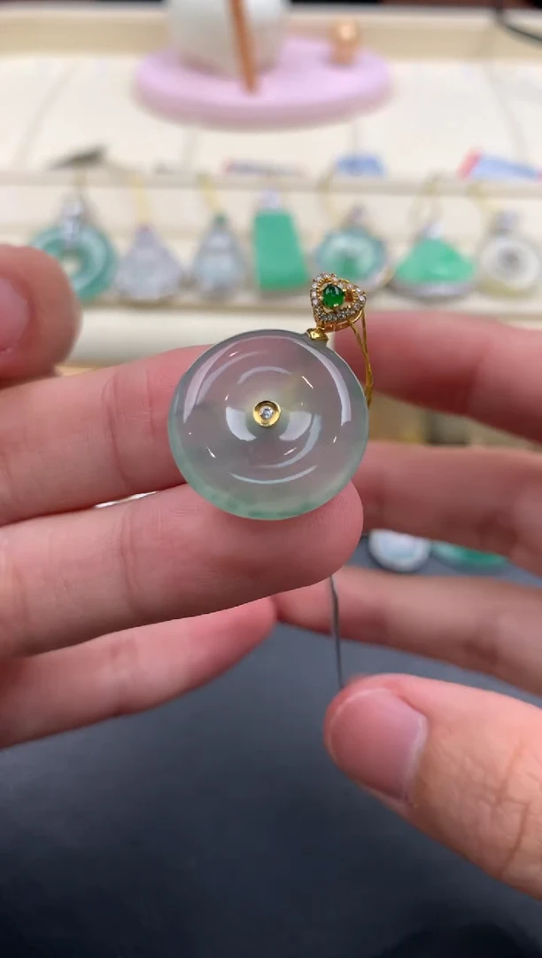 【闪购商品】翡翠颈饰18K金镶嵌A880