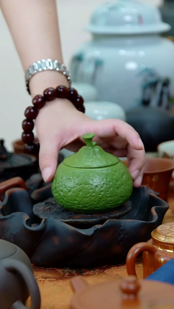 绿色橘子装碧螺春