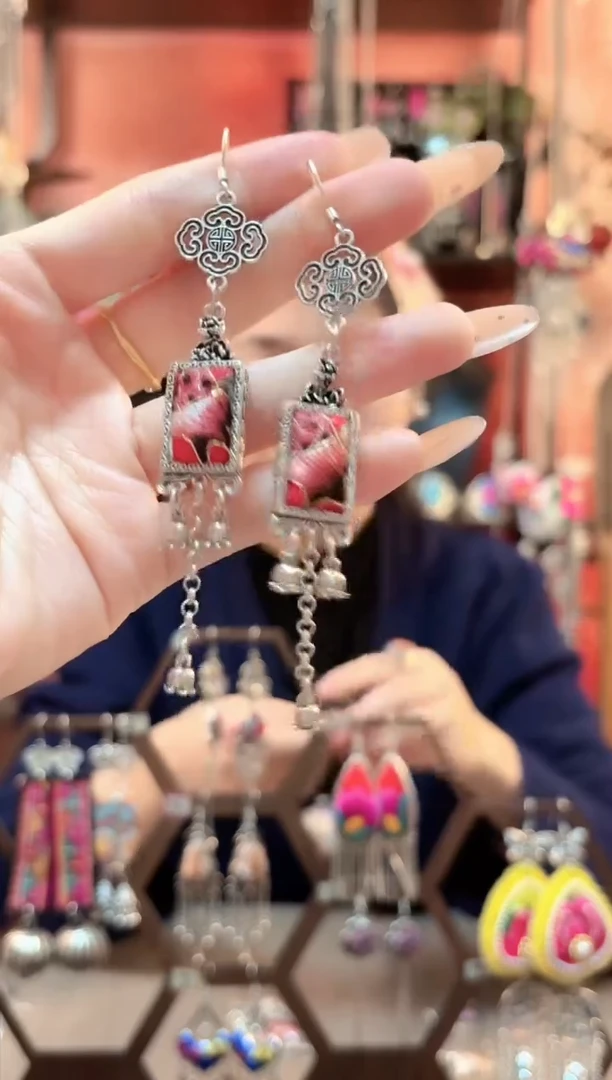 织绣云织谣民族风精美饰品 103*