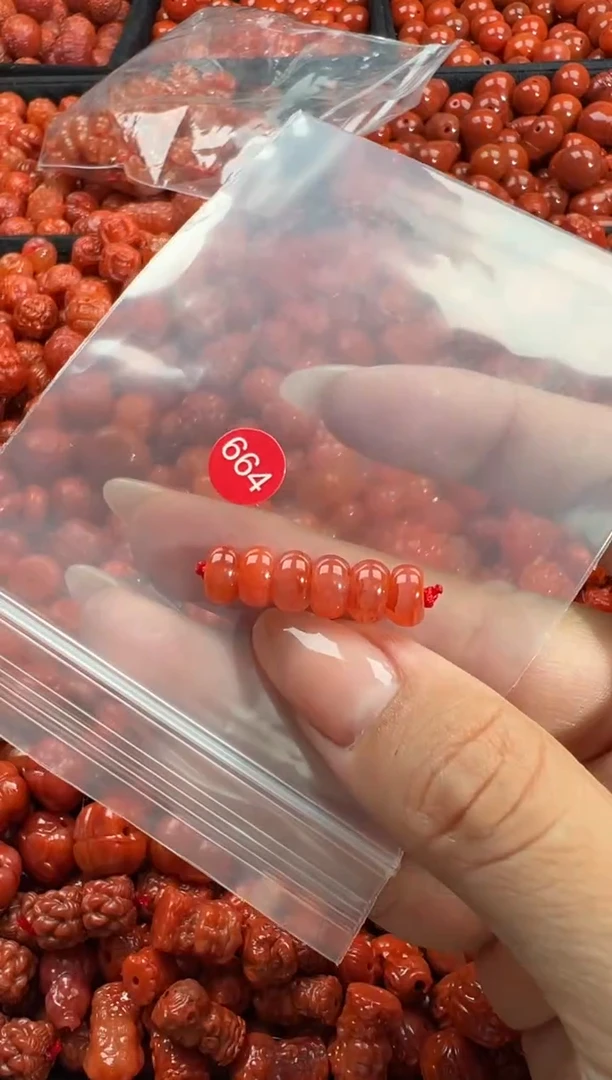 颈饰未镶嵌南红玛瑙1