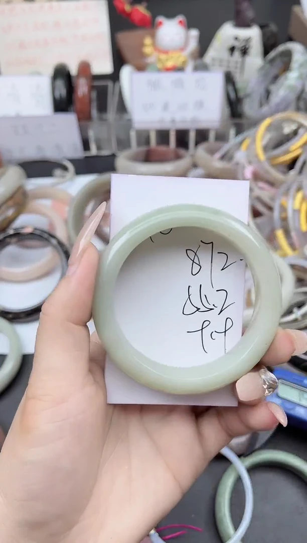 未镶嵌手镯石英质玉872