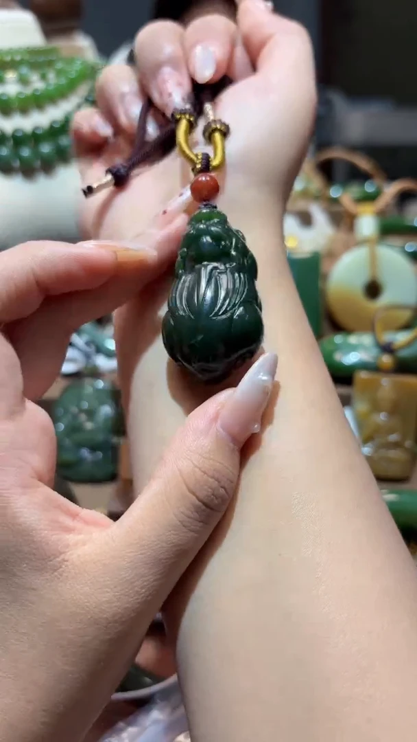 和田玉（碧玉）未镶嵌颈饰1