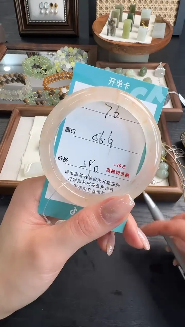 未镶嵌手镯石英质玉76