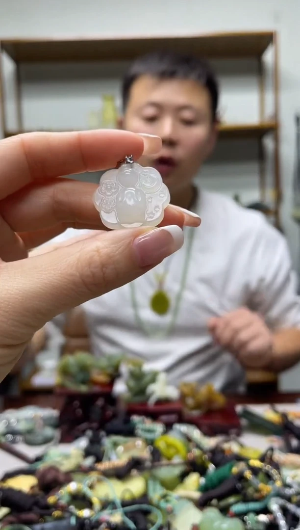 未镶嵌岫玉吊坠·