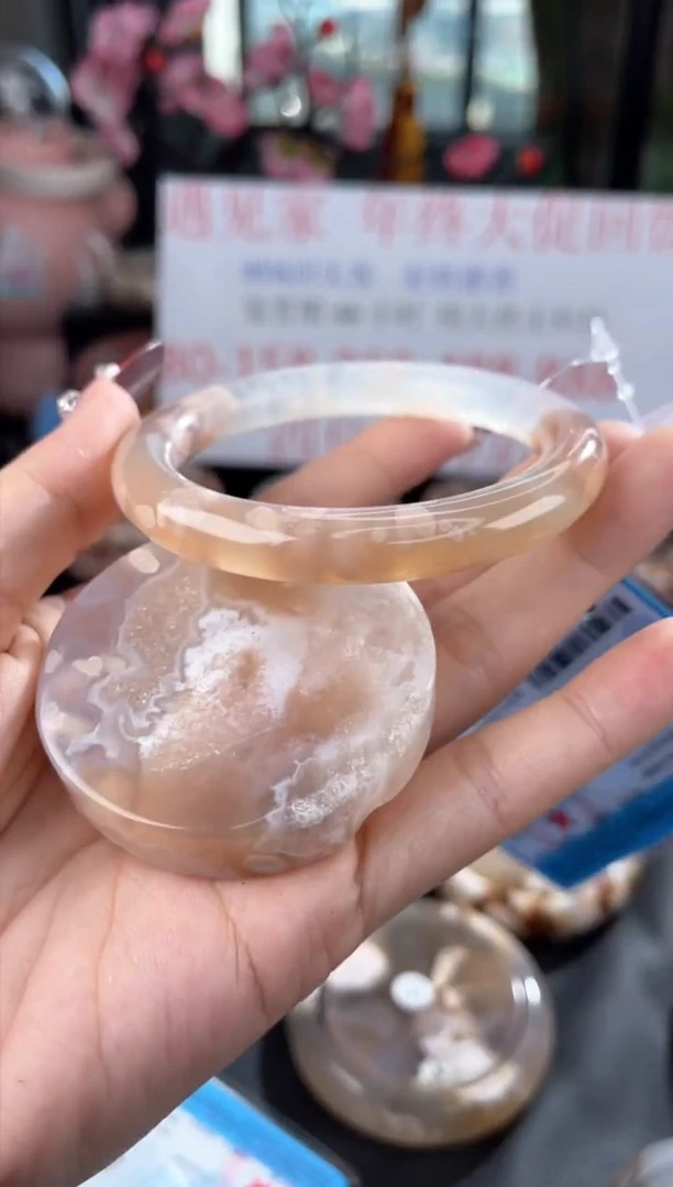 【闪购商品】石英质玉手镯未镶嵌57