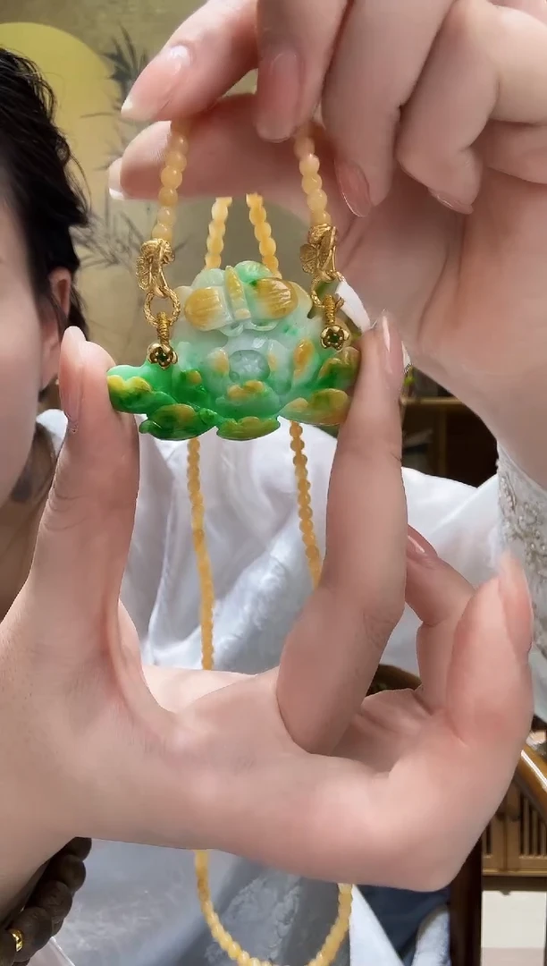 颈饰未镶嵌翡翠吊坠