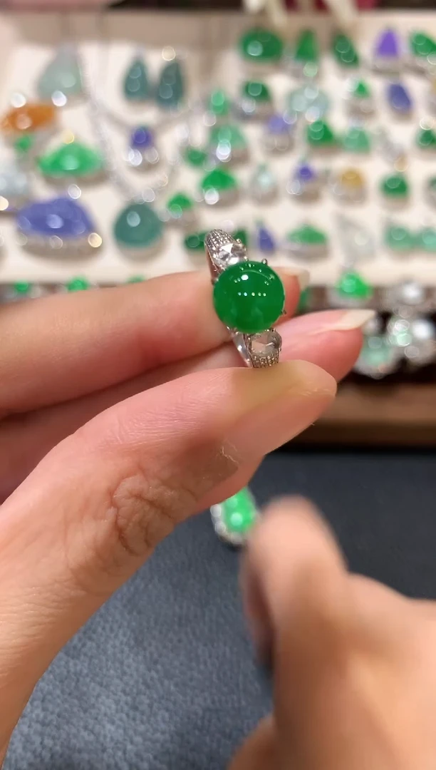 18K金镶嵌戒指翡翠m2