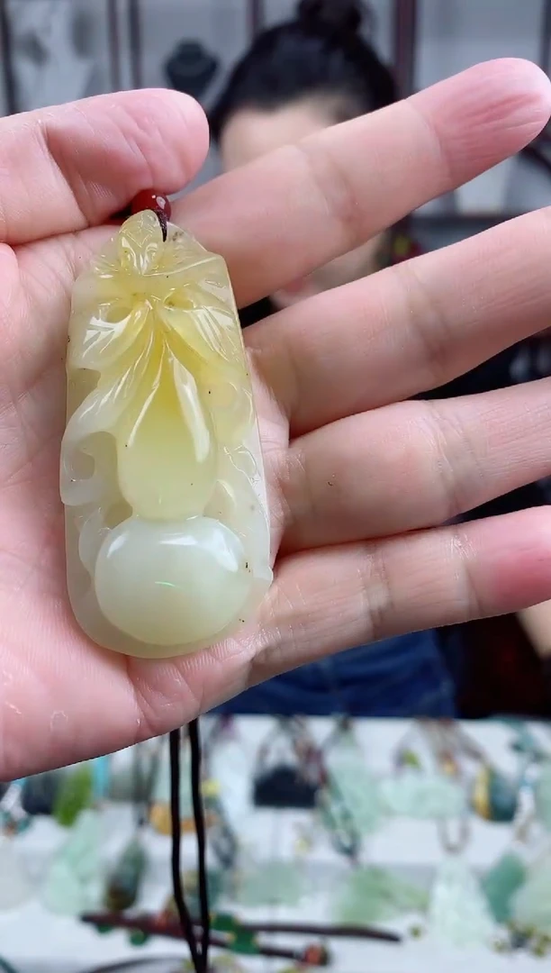 未镶嵌岫玉颈饰1葫芦