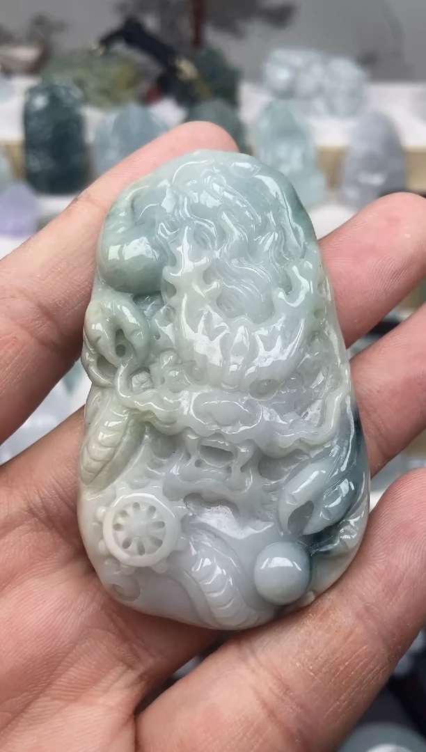 颈饰未镶嵌翡翠龙牌