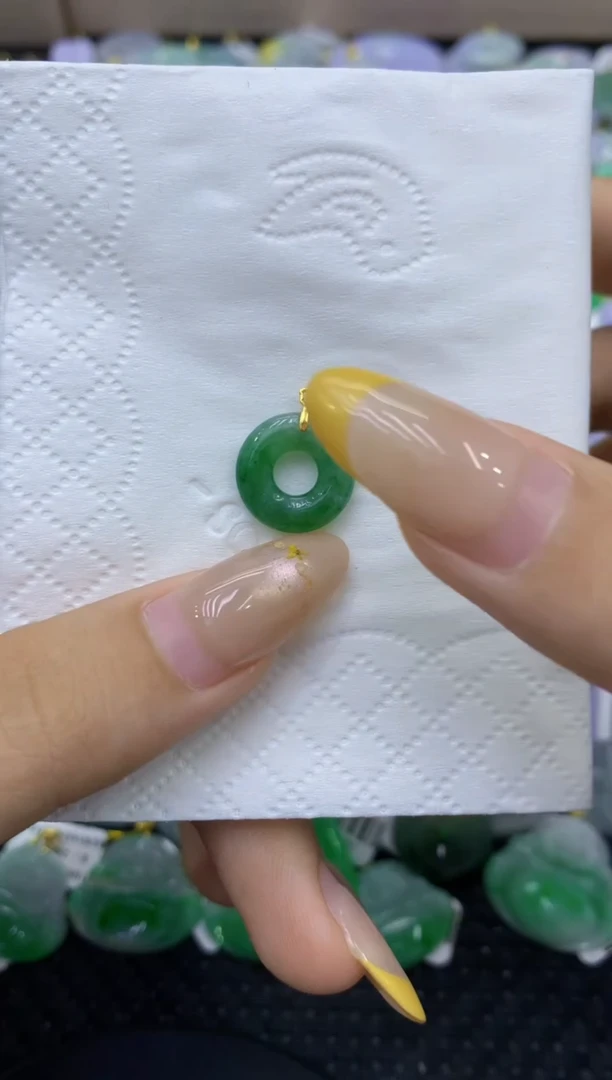 颈饰未镶嵌翡翠天然缅甸翡翠A货