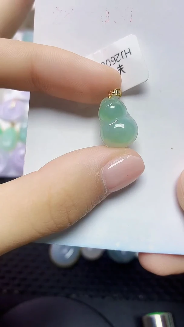 翡翠18K金镶嵌颈饰4534534534563