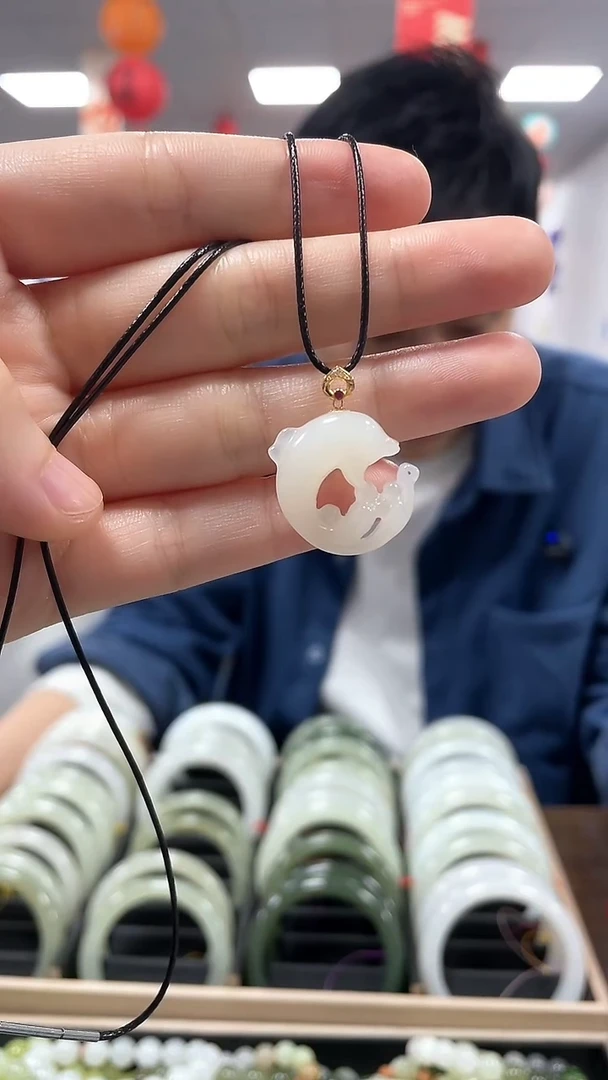 【闪购商品】和田玉颈饰18K金镶嵌海豚挂件一件