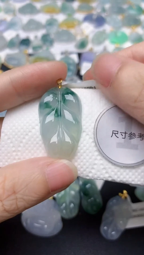 翡翠18K金镶嵌颈饰天然缅甸A货翡翠