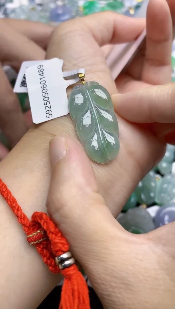 翡翠18K金镶嵌颈饰天然A货翡翠