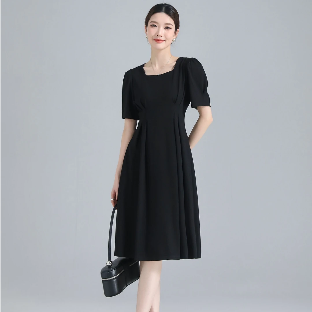 2025夏季方领赫本风时尚法式休闲连衣裙收腰显瘦修身优雅小黑裙DF