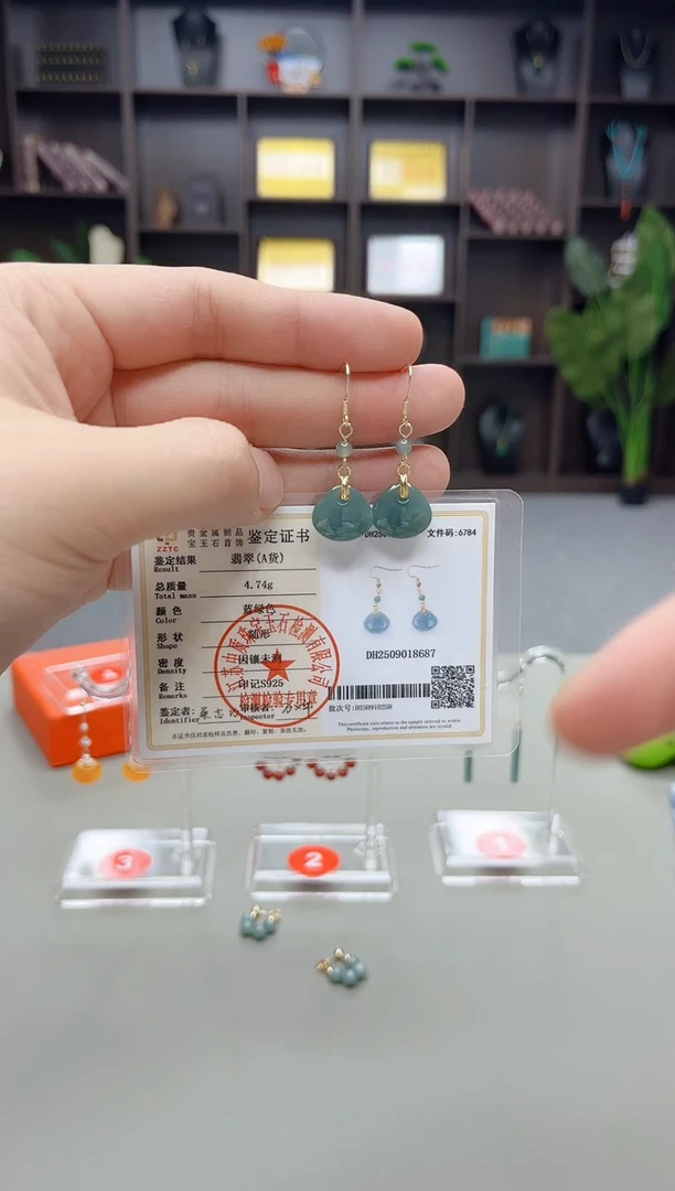 银S925镶嵌翡翠耳饰328000