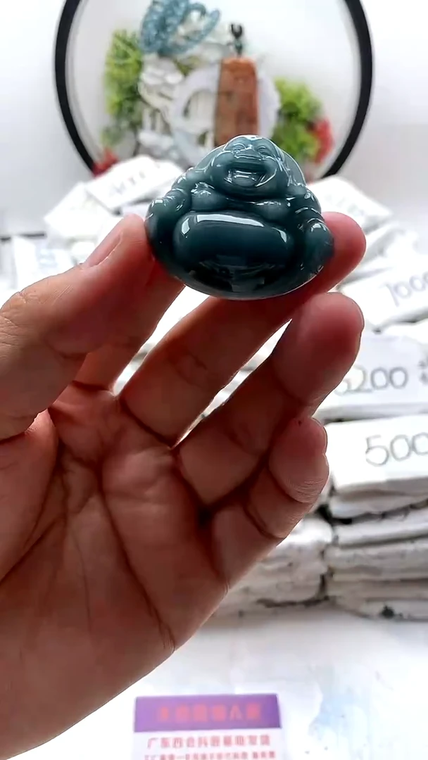 翡翠未镶嵌颈饰佛公