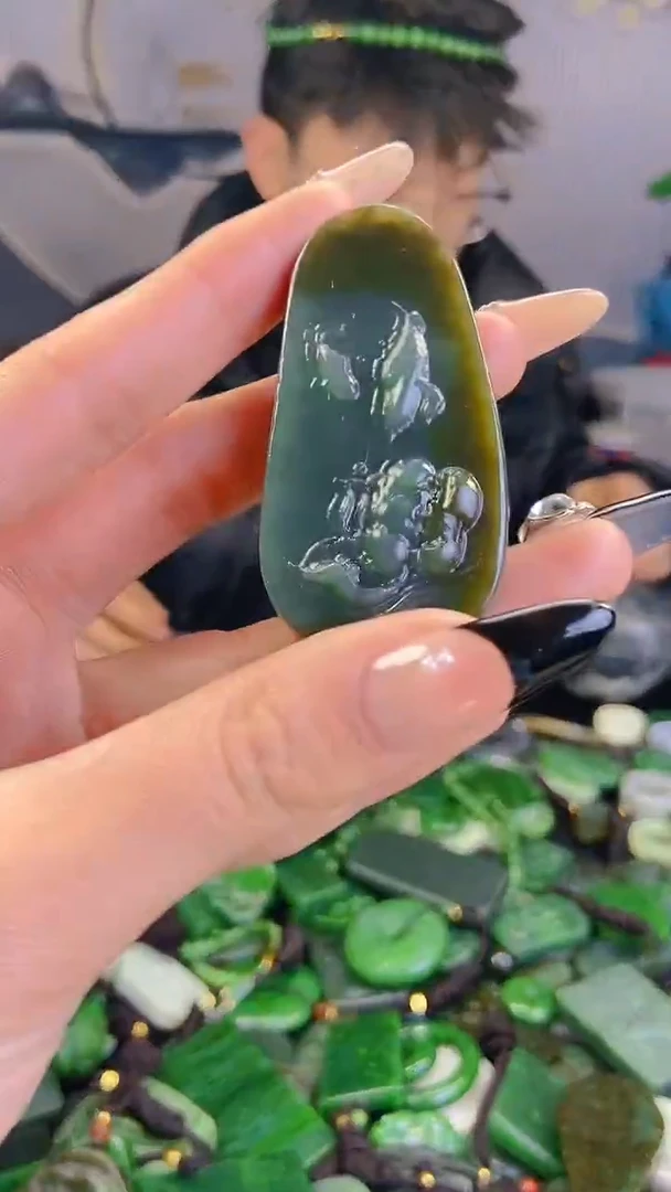 颈饰未镶嵌和田玉1