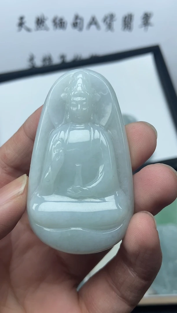 颈饰未镶嵌翡翠素衣观音