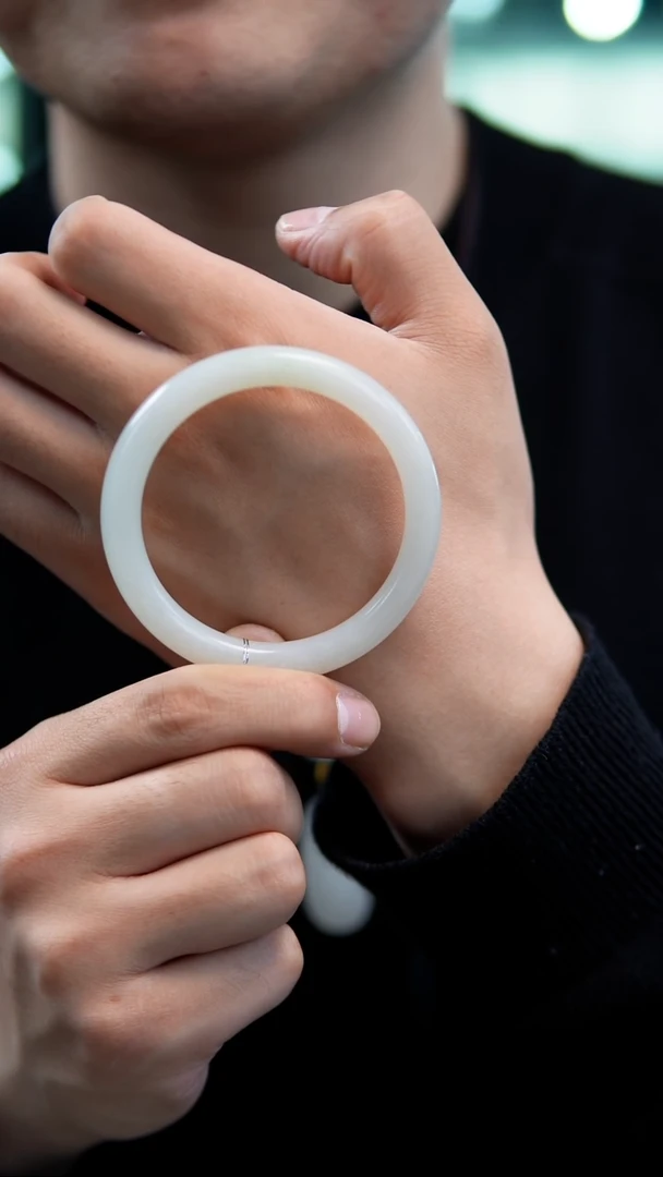 【闪购商品】和田玉手镯未镶嵌56冰白