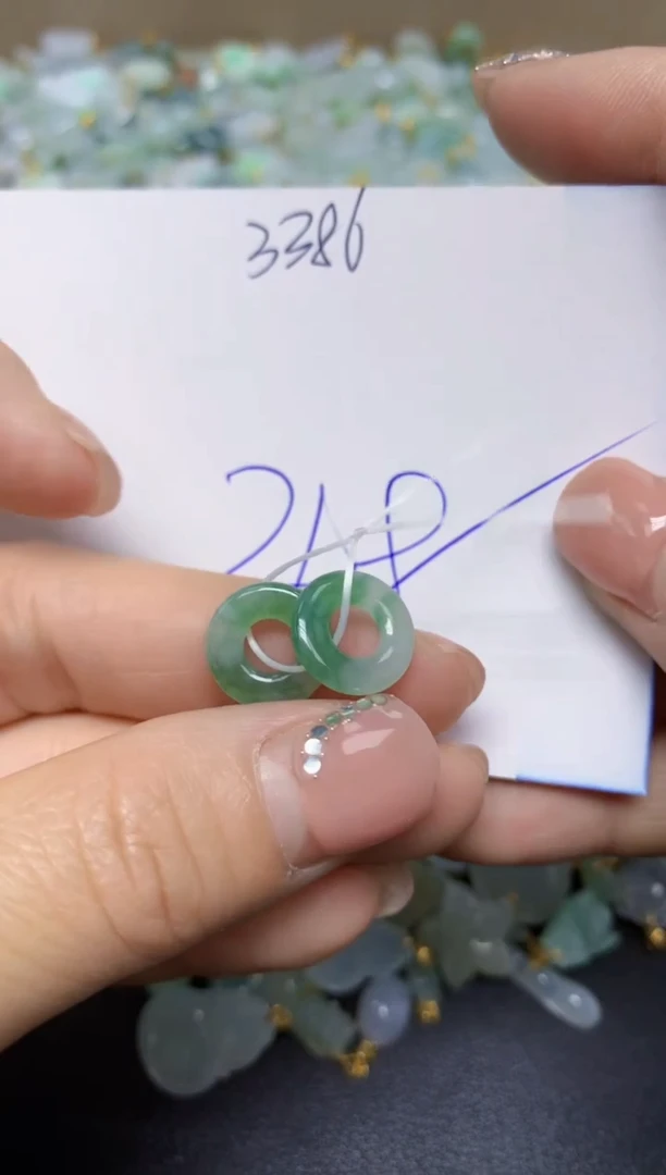 【闪购商品】翡翠挂件未镶嵌 天然翡翠A货