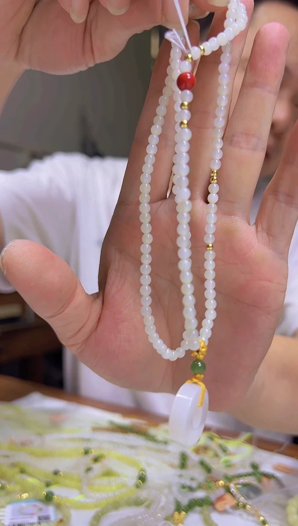 颈饰未镶嵌和田玉平安扣