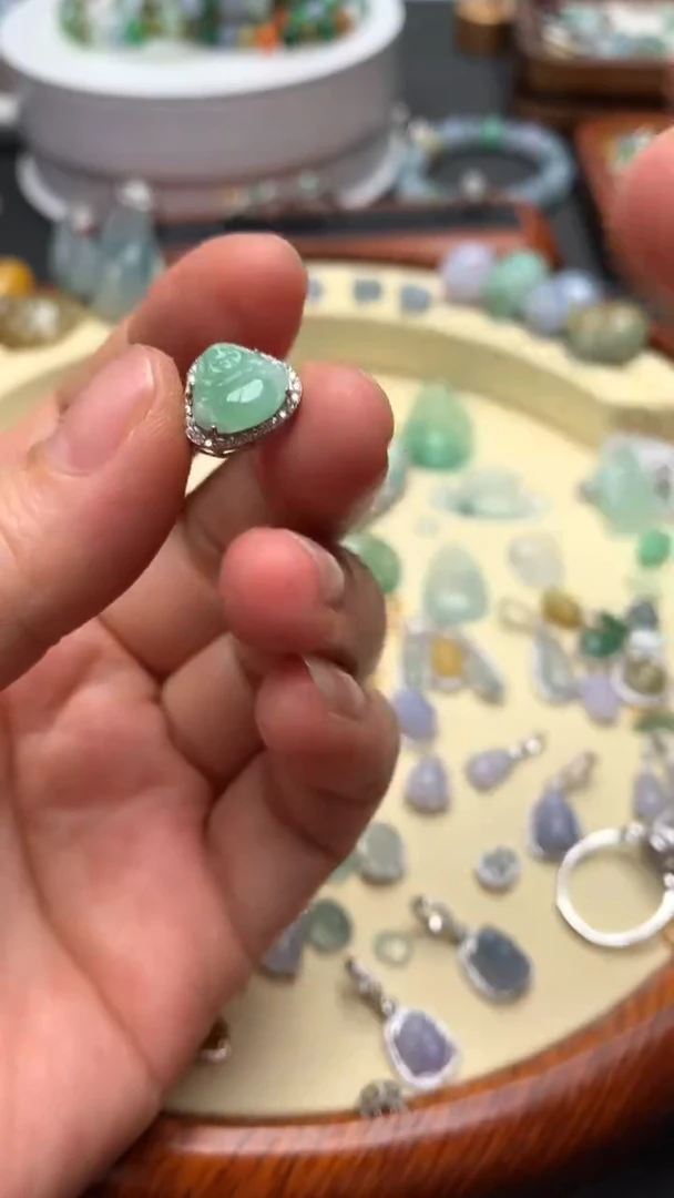 【闪购商品】翡翠颈饰银S925镶嵌翡翠镶嵌佛公