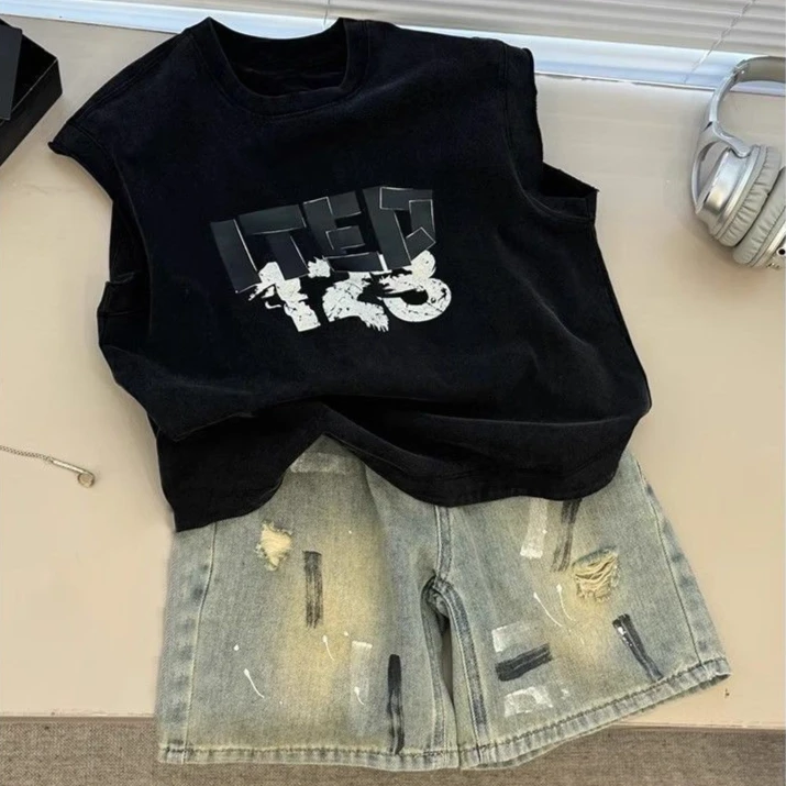 男童夏季套装2025新款痞帅无袖背心儿童炸街手绘破洞牛仔短裤两件