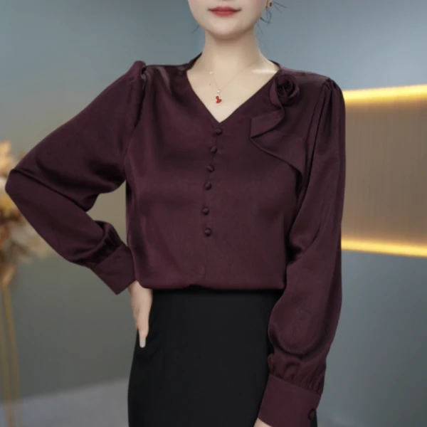 M早秋季新款设计感小众时尚气质女V领长袖福扣衬衫百搭960
