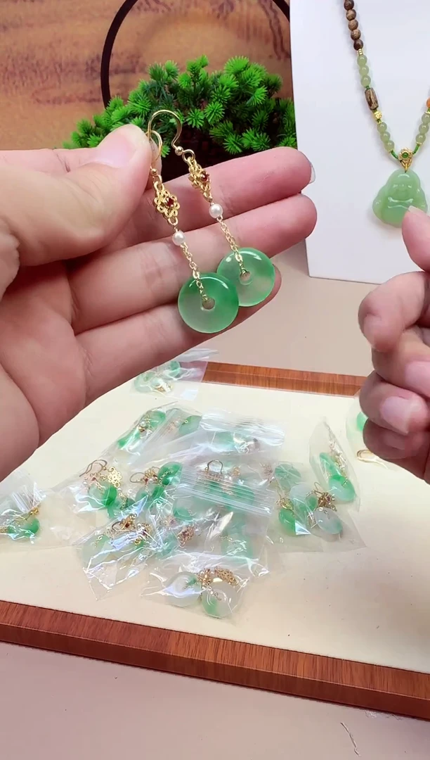 翡翠14K金镶嵌耳饰A801