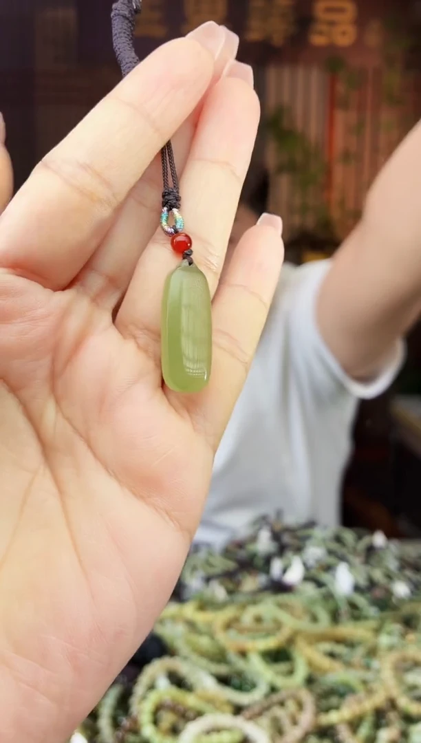 和田玉未镶嵌颈饰拍一发一