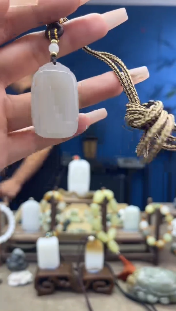 和田玉未镶嵌颈饰1