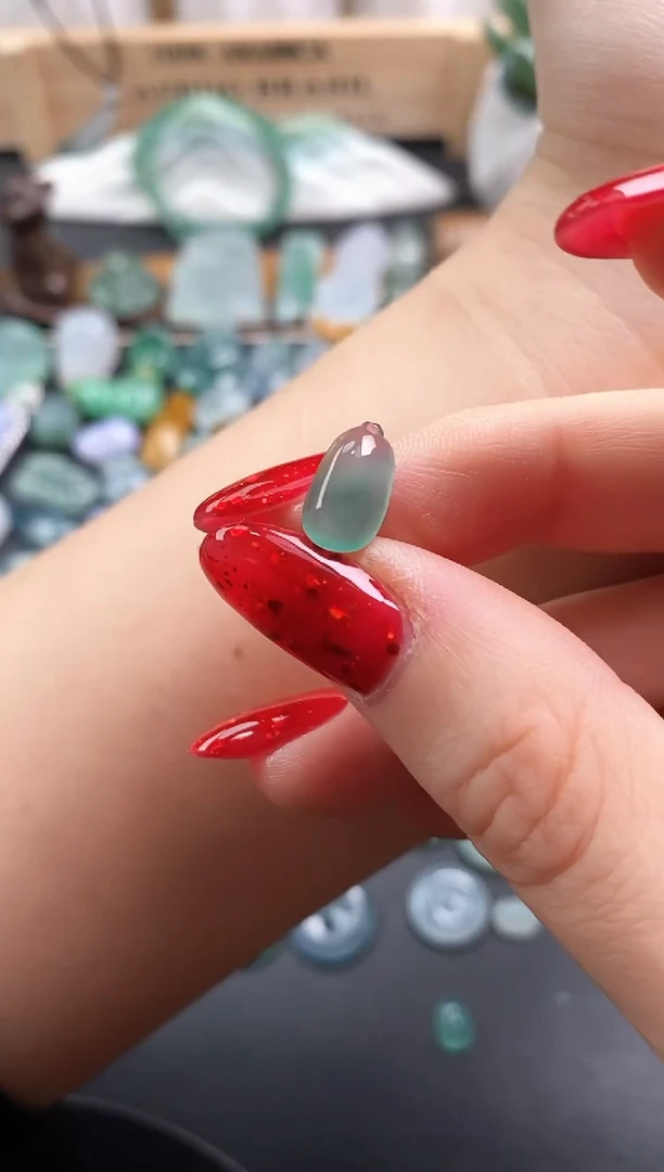 颈饰未镶嵌翡翠福瓜