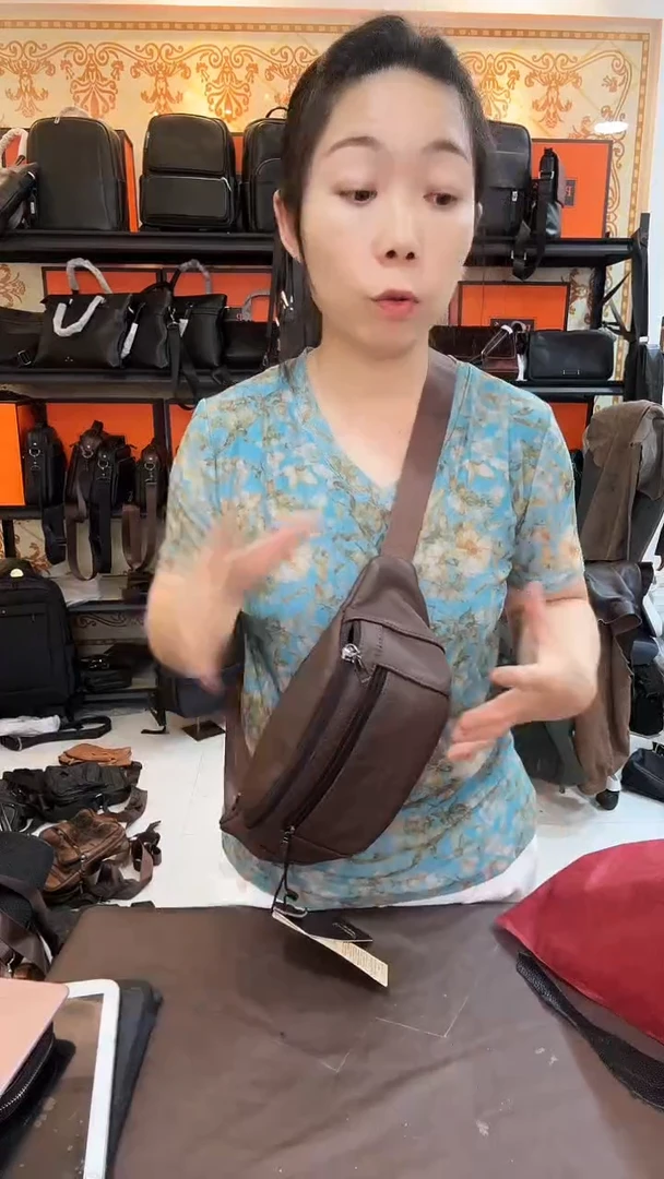 锦纶头层牛皮长33厘米中福利腰包胸包咖啡色