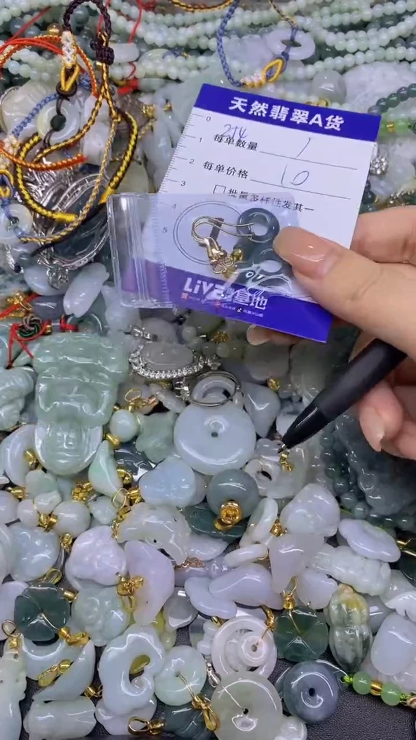 翡翠未镶嵌颈饰天然翡翠A货吊坠批量多样性发一