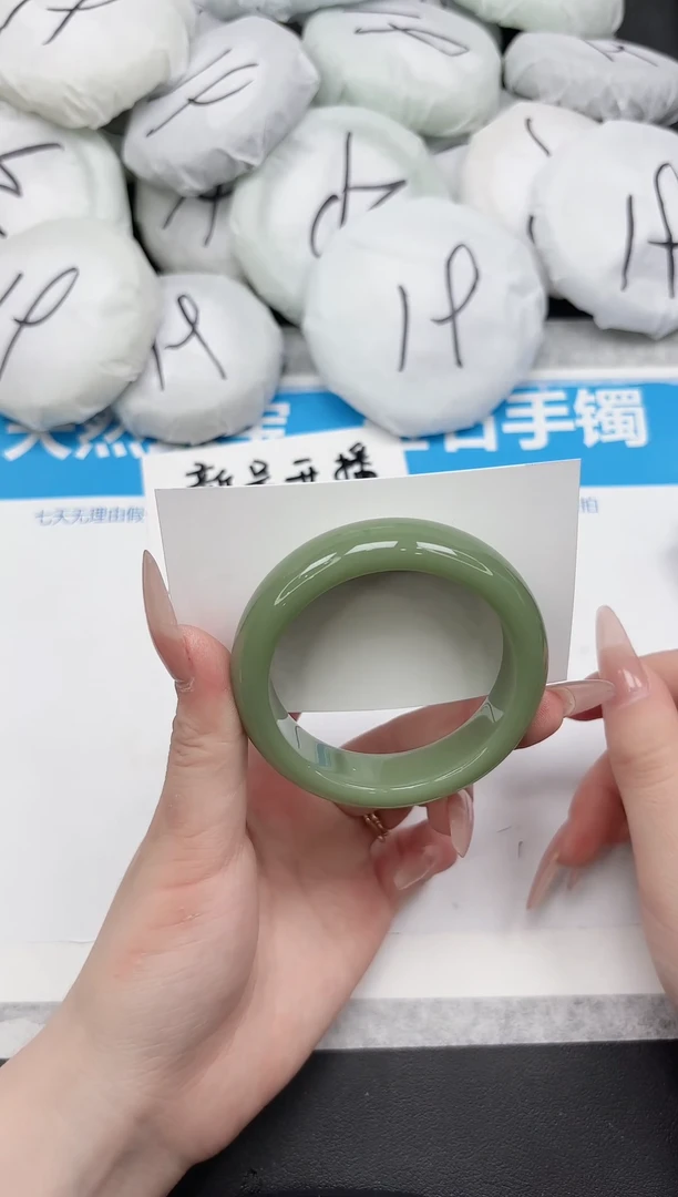 未镶嵌手镯石英质玉368-52